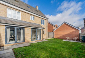 5 Bedroom Detached House in Milton Keynes